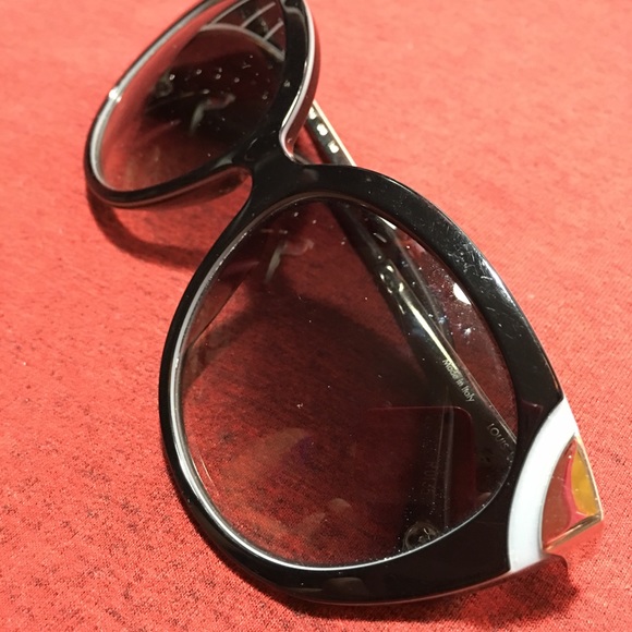 🌸 Authentic LV Cat Eyes Sunglasses 🌸 - Picture 2 of 7